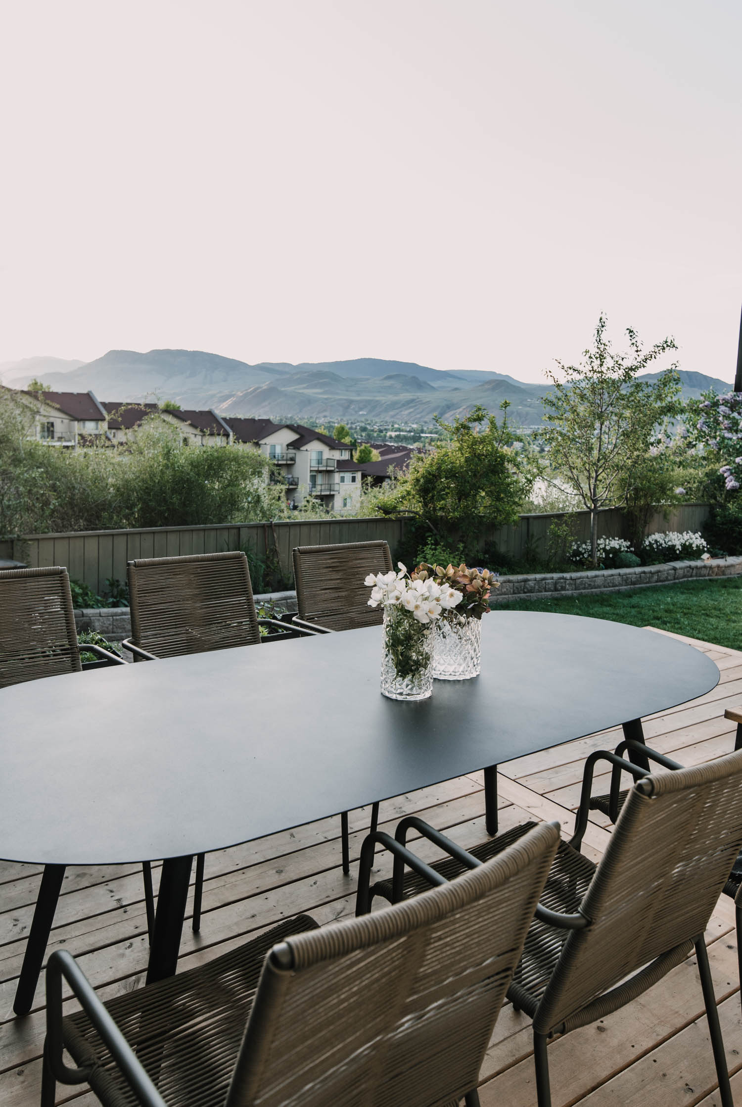 Modern Outdoor Dining Area