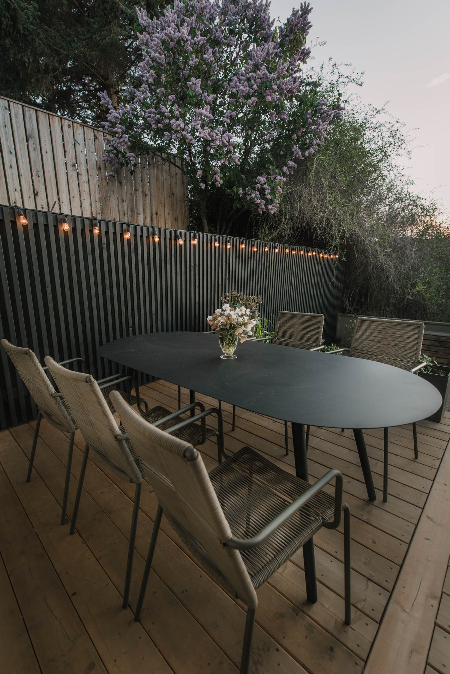 Modern Outdoor Dining Area