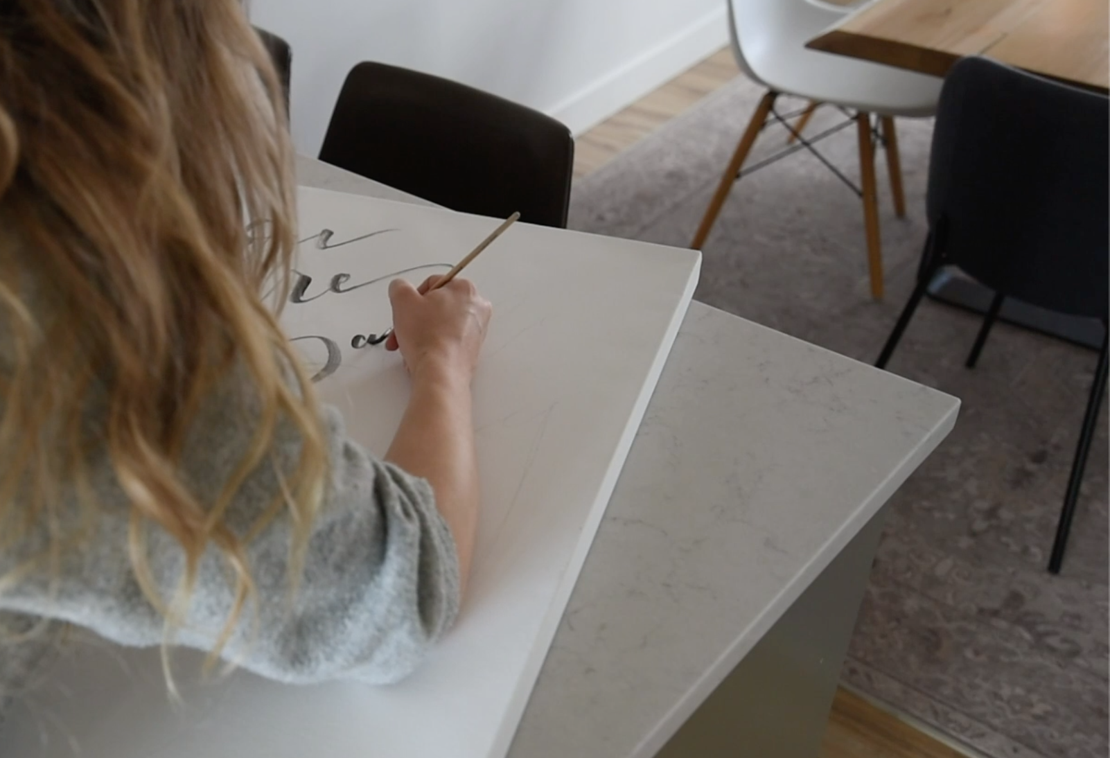 how to brush letter on canvas with acrylic paint