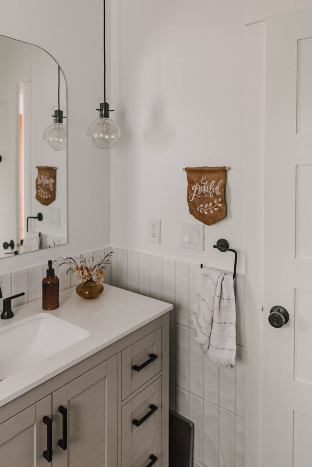 Fall decor in the bathroom