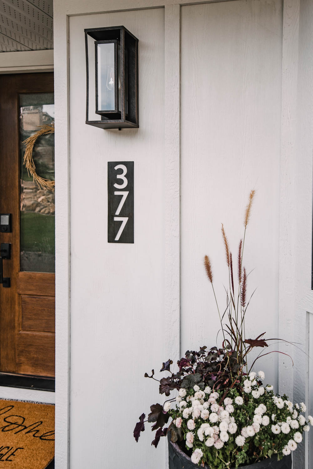 Modern entryway decor for fall