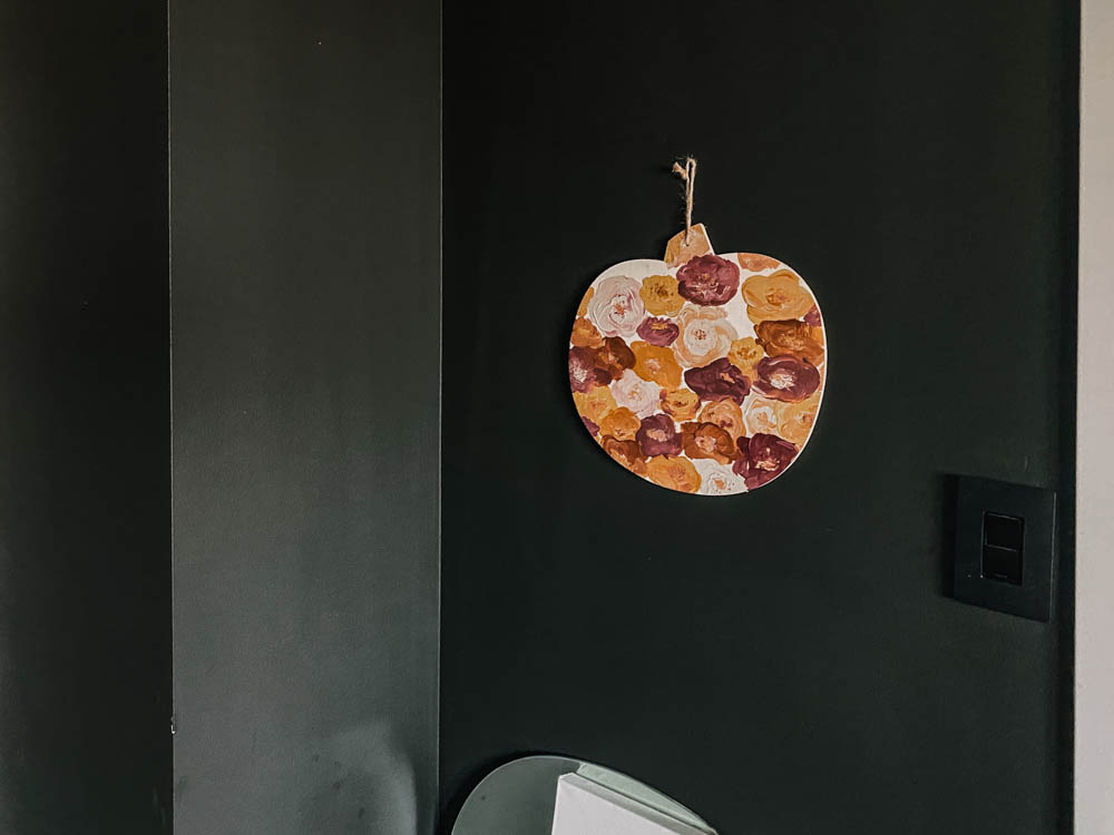 Reversible pumpkin for fall and halloween decor