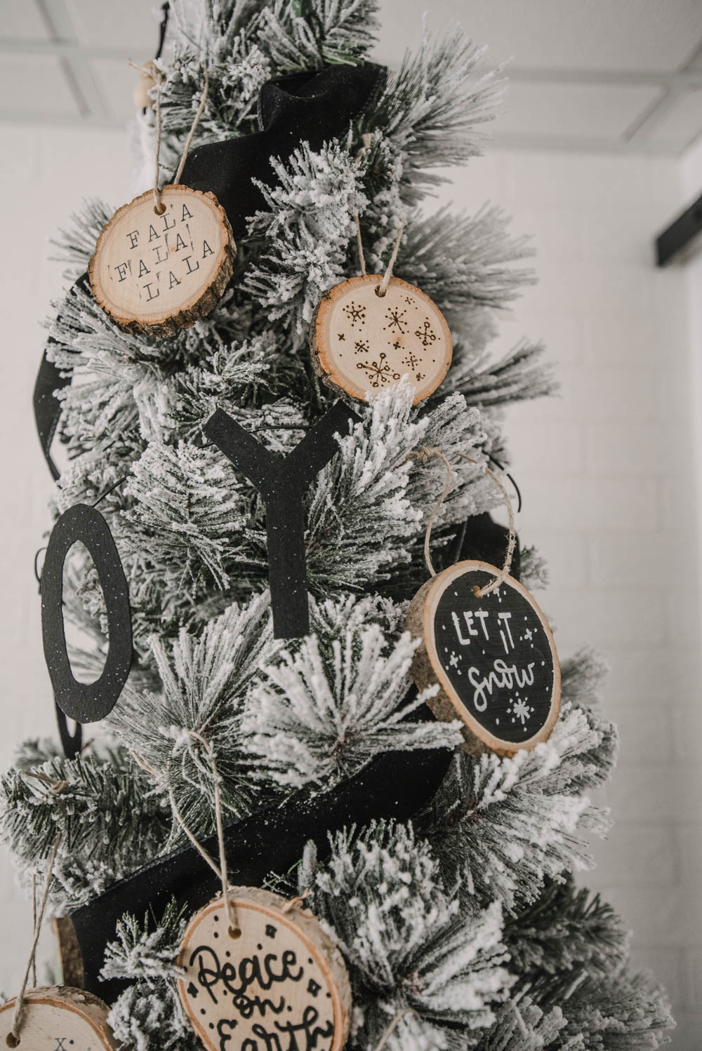 6 DIY Wood Slice Ornament Tutorials