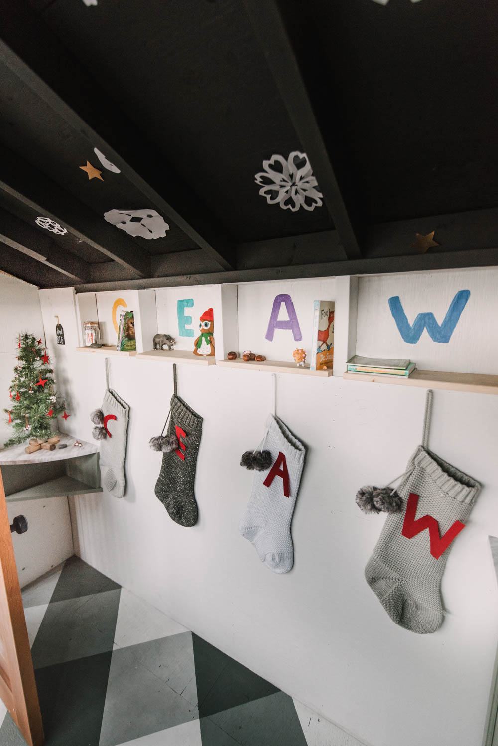 Simple Christmas Decorations for a Playhouse
