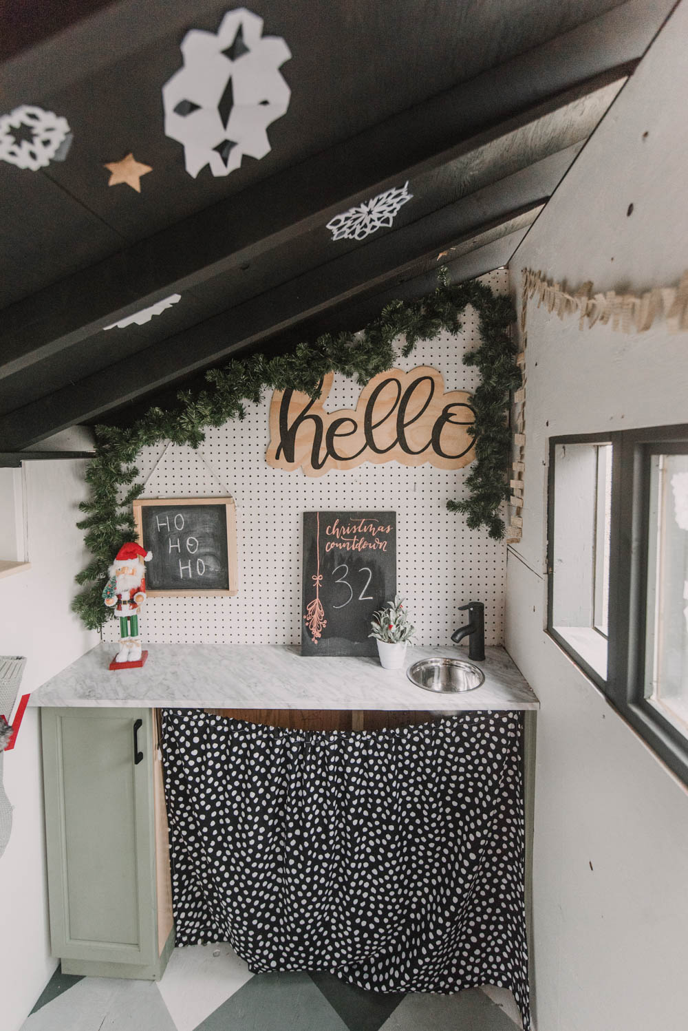 Simple Christmas Decorations for a Playhouse