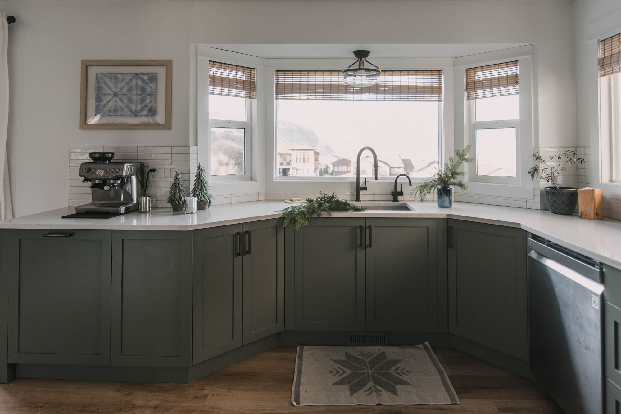 Modern Holiday Decor Ideas for the Kitchen