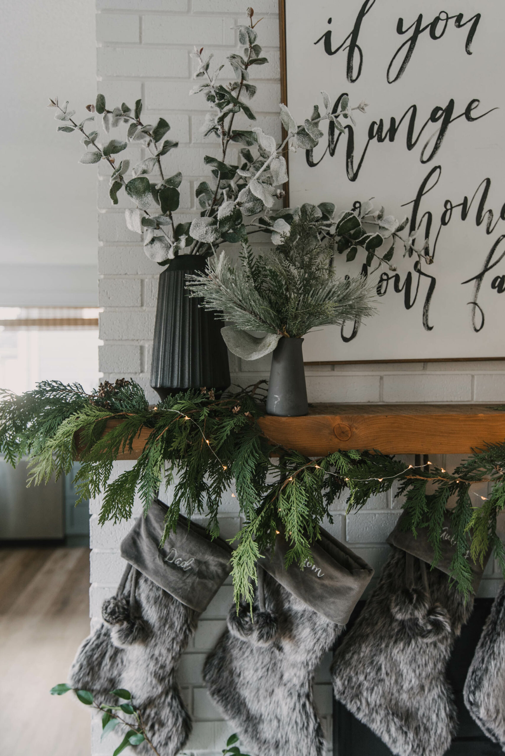 Simple Holiday Mantel Decor