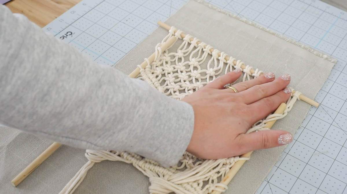 DIY Macrame stocking tutorial using only square knots and double half hitches