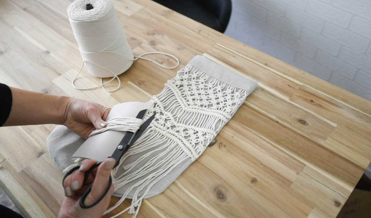 Making tassels for a DIY Macrame stocking