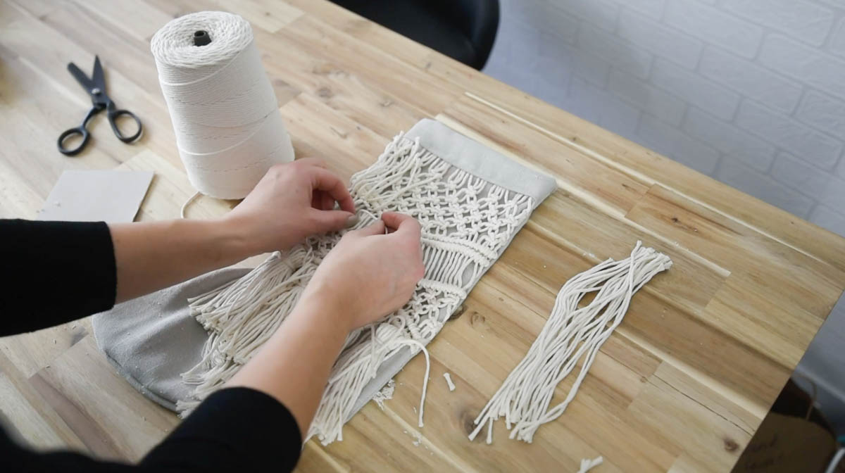 DY fringe for a macrame stocking