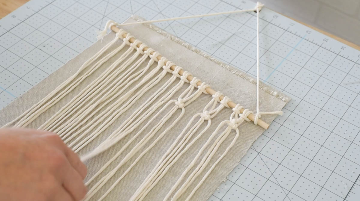 Square knots for a macrame stocing