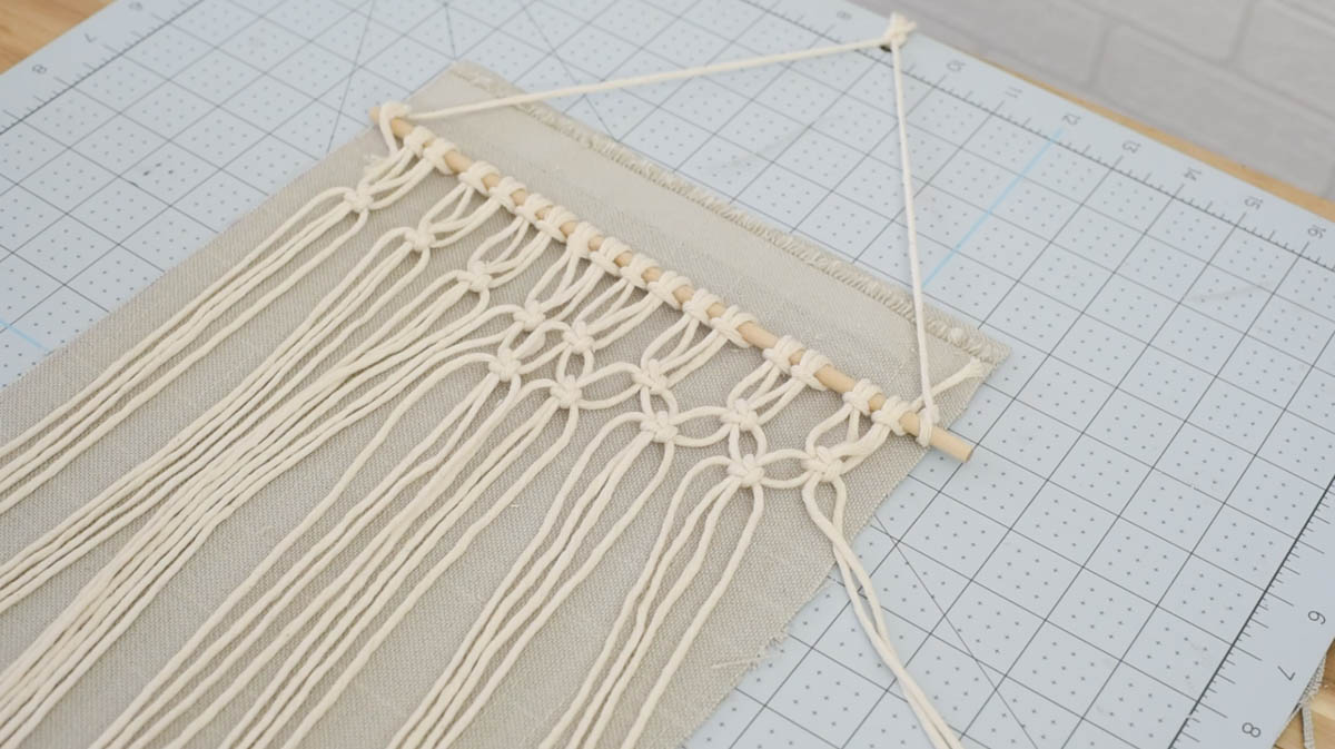 alternating Square knots for a macrame stocking