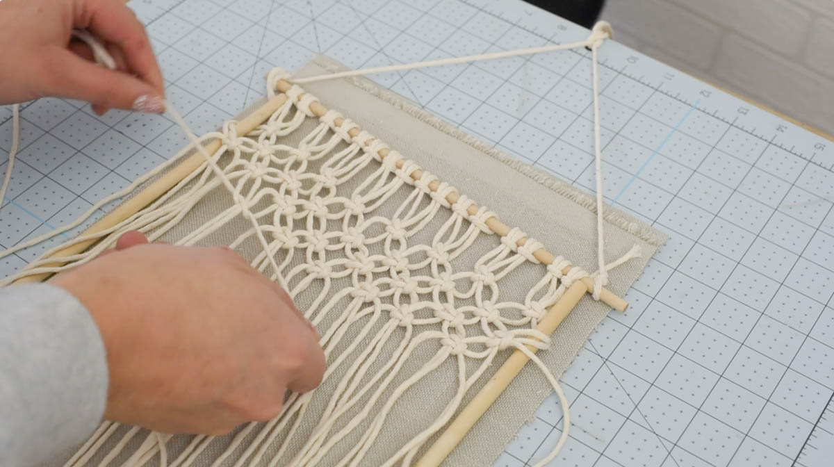 alternating Square knots for a macrame stocking