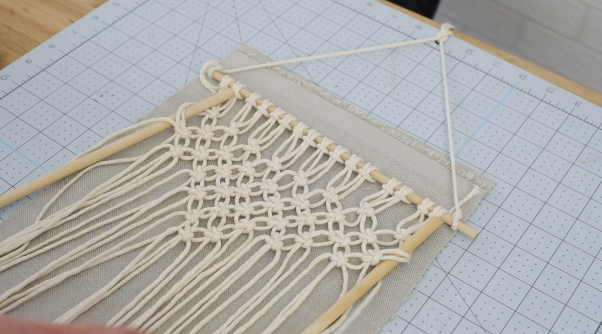 alternating Square knots for a macrame stocking