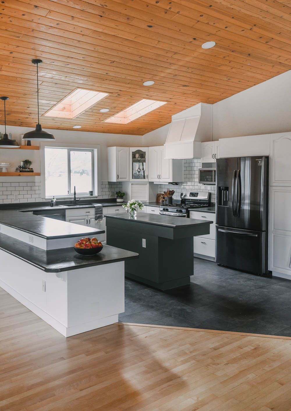 Farmhouse kitchen makeover before and after