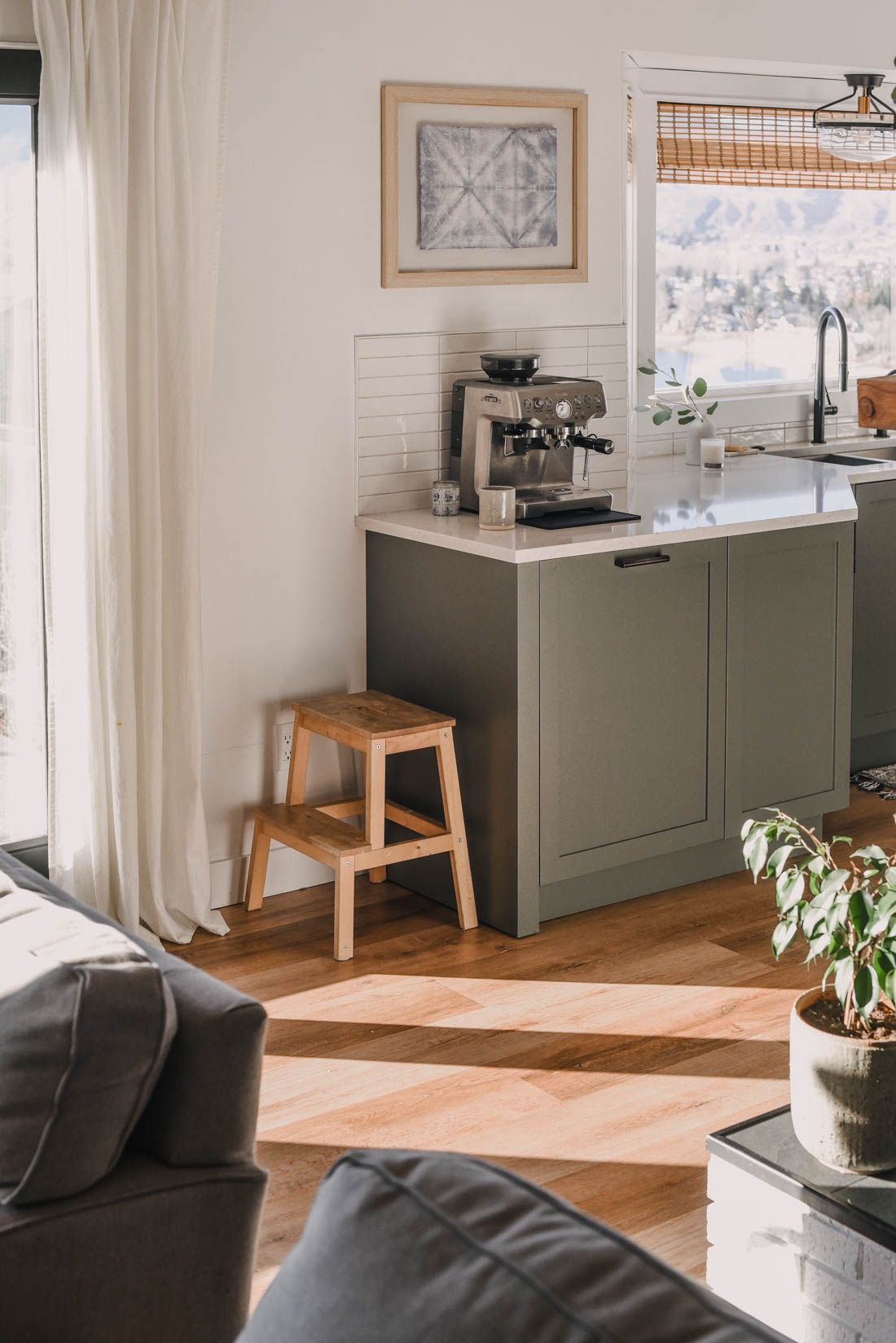 Spring Decor in this green kitchen