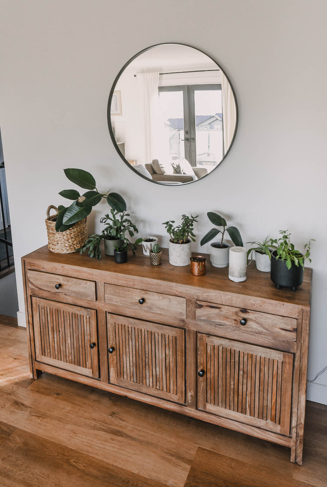 Modern and Neutral Spring Decor