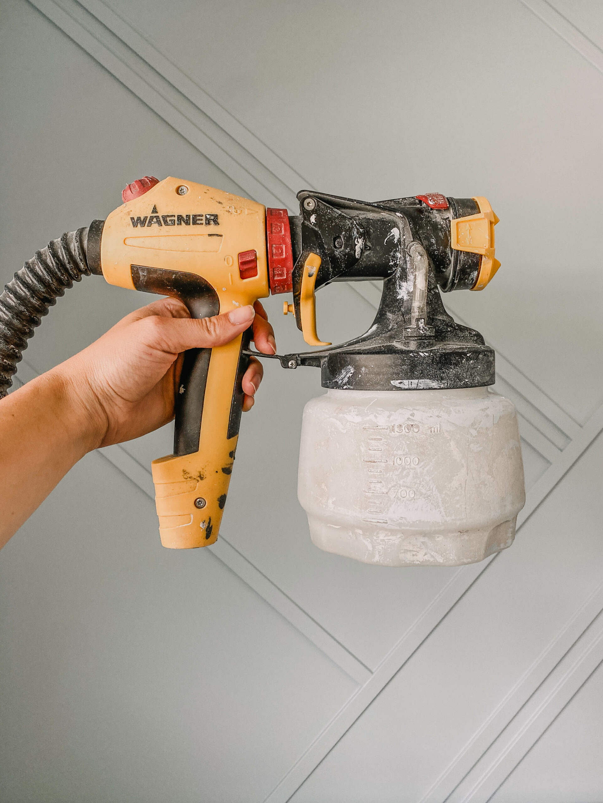 How to paint a geometric moulding wall