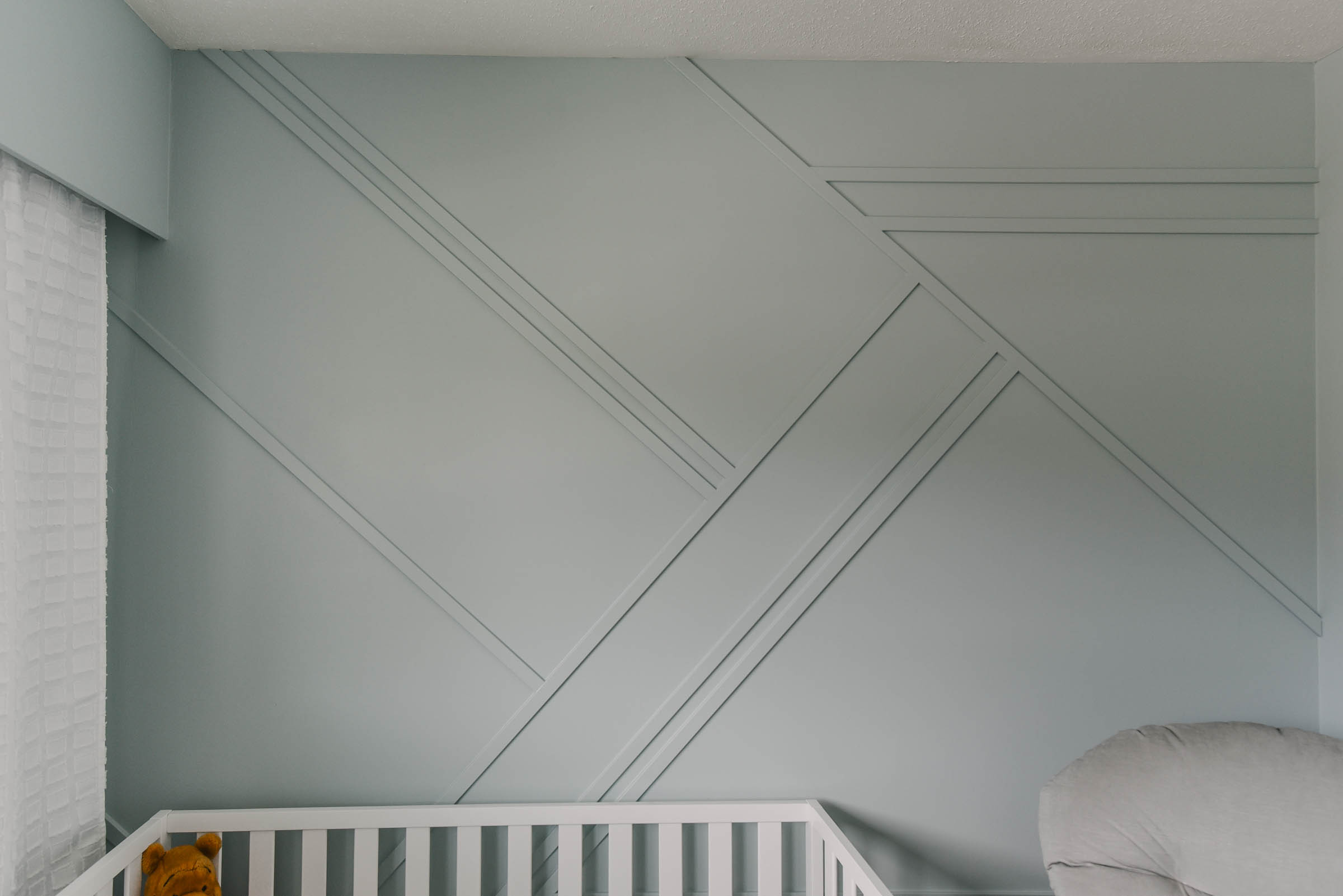 How to paint a geometric moulding wall
