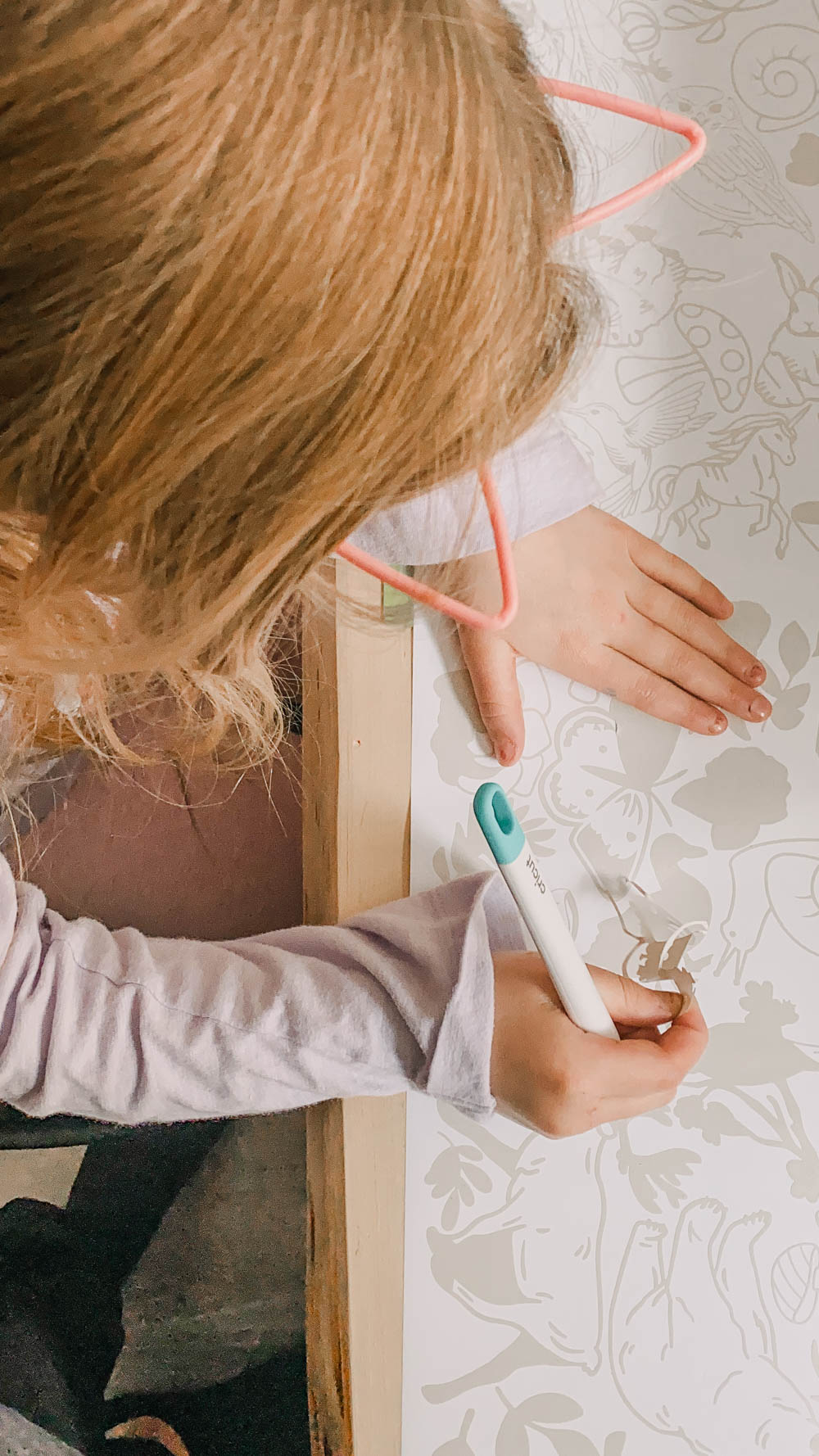 Weeding a kids wallpaper design