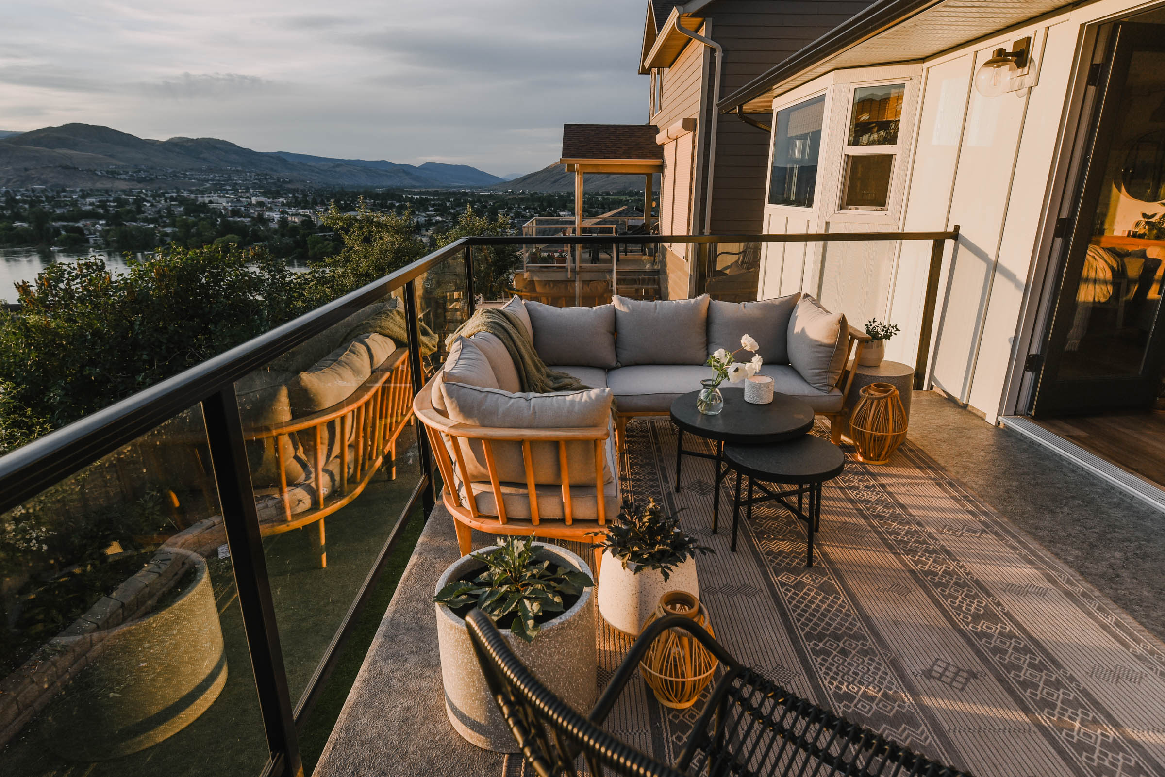 Cozy modern patio decor ideas