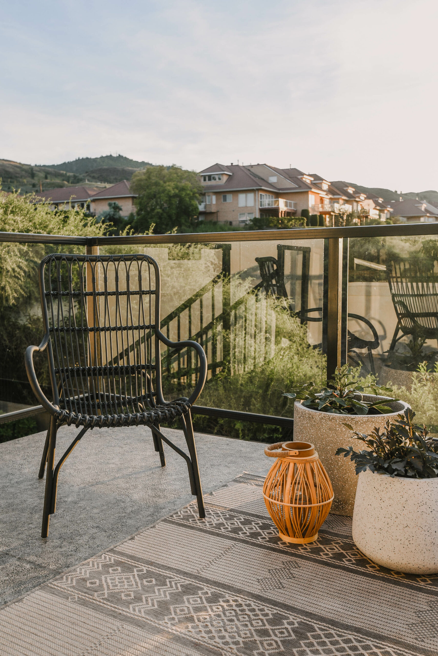 Cozy modern patio decor ideas