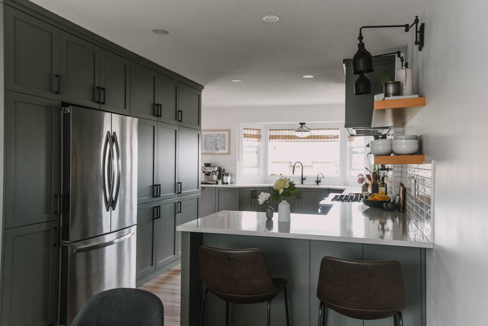 Kitchen decorated for summer