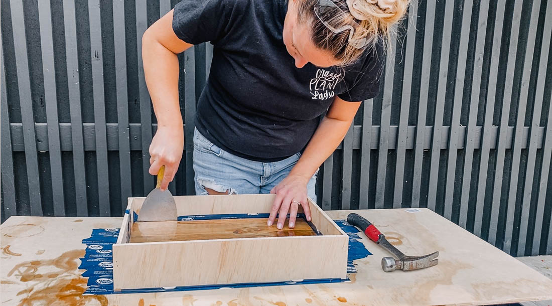 How to release your resin table top from your DIY containment box