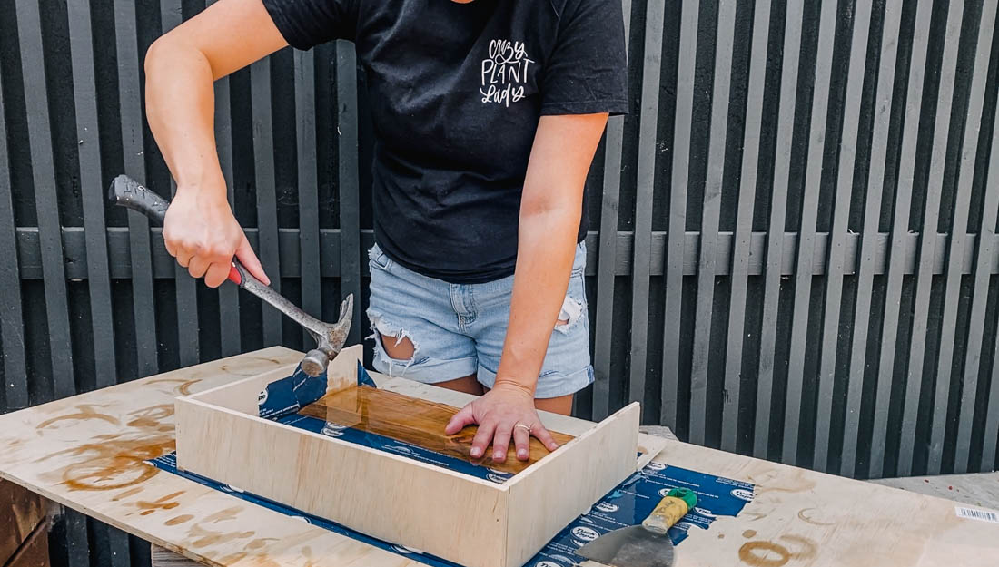 How to release your resin table top from your DIY containment box