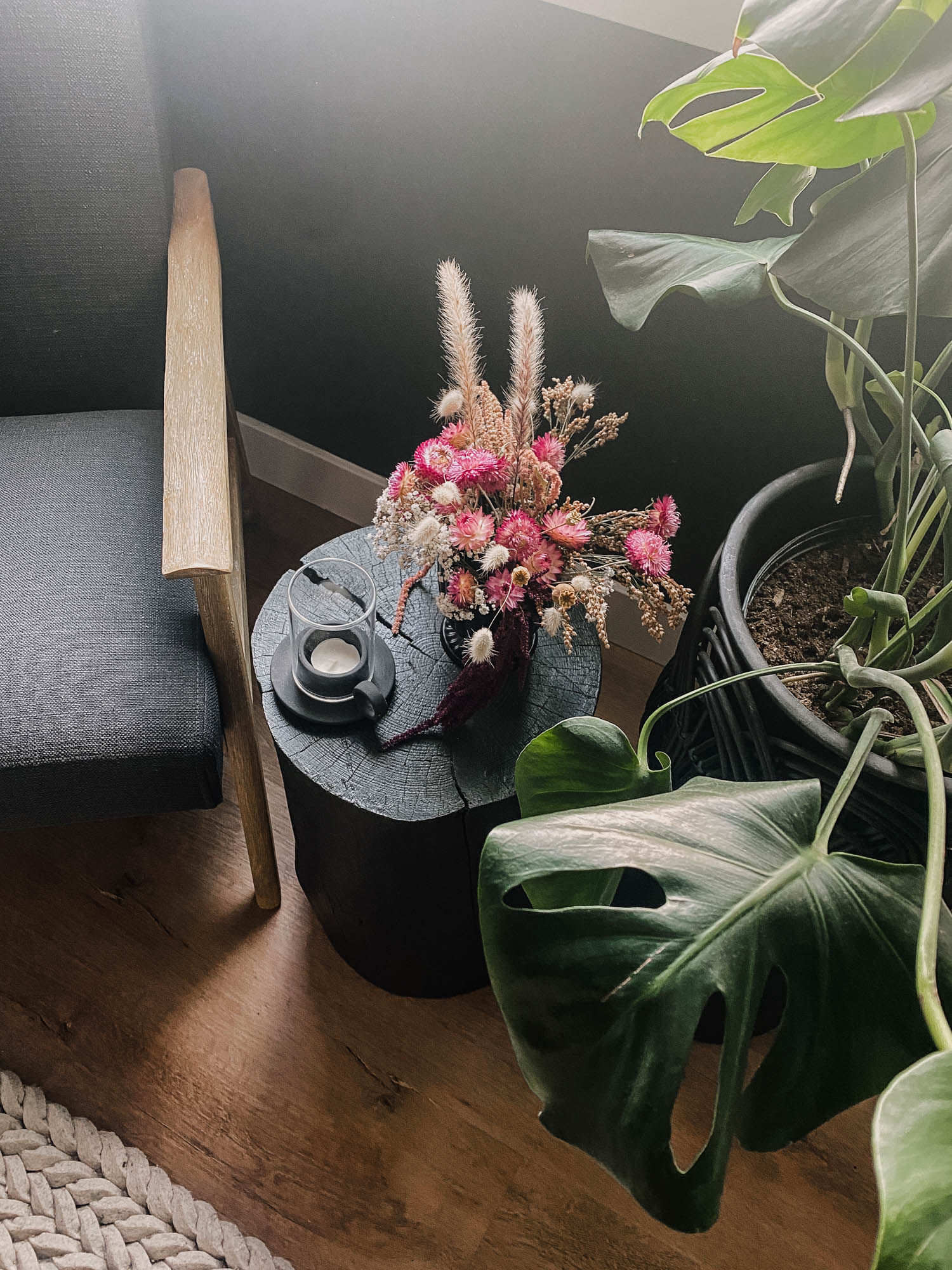 dried floral arrangement on stump table