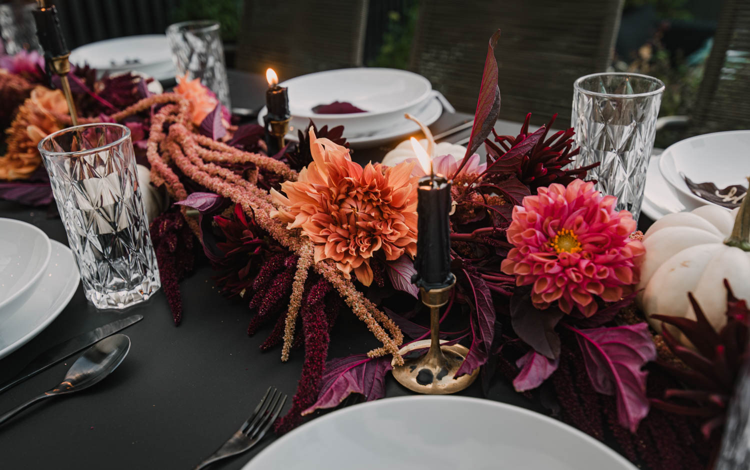 modern fall florals tablescape idea