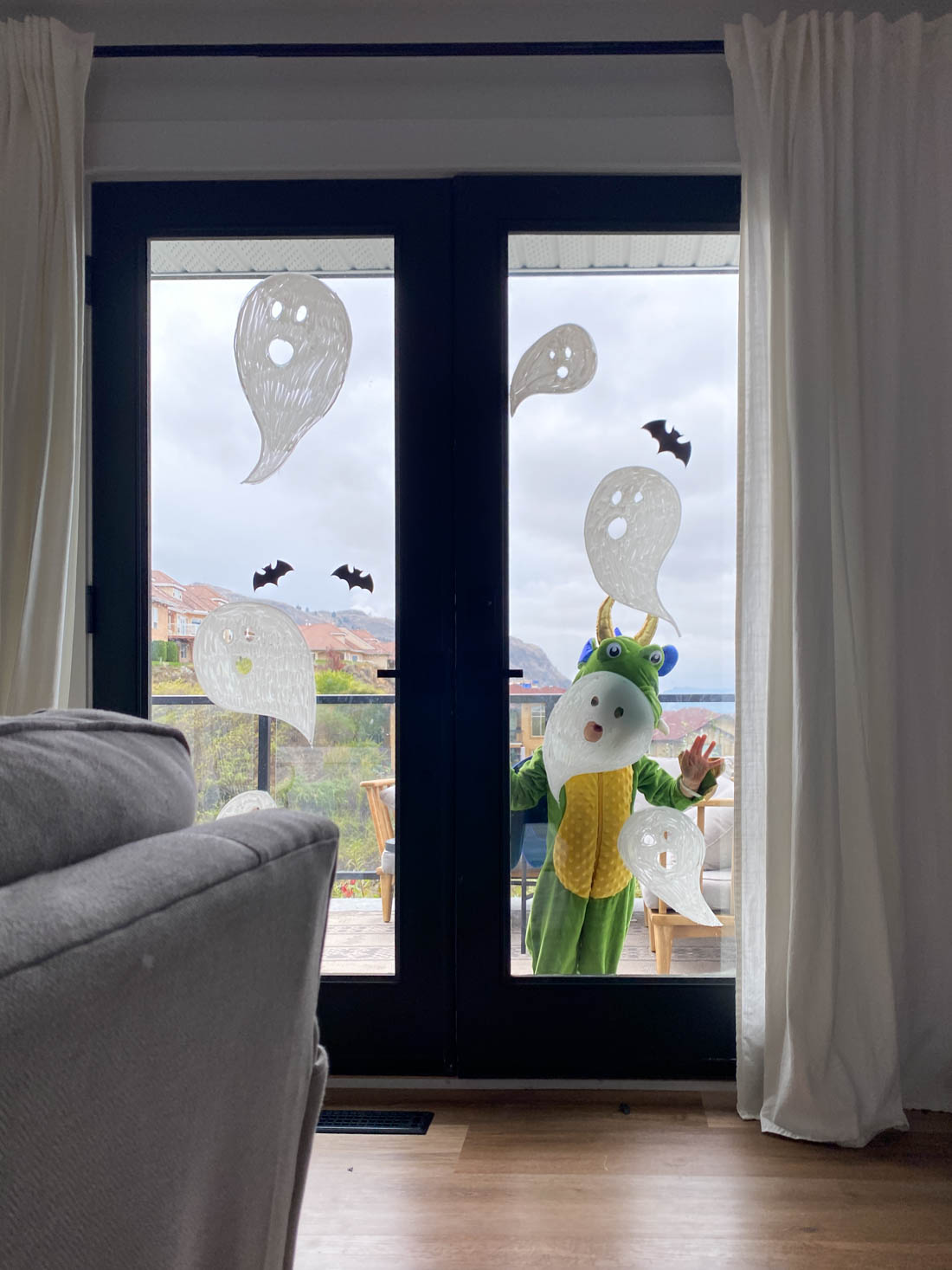 Simple DIY Halloween Window Decor