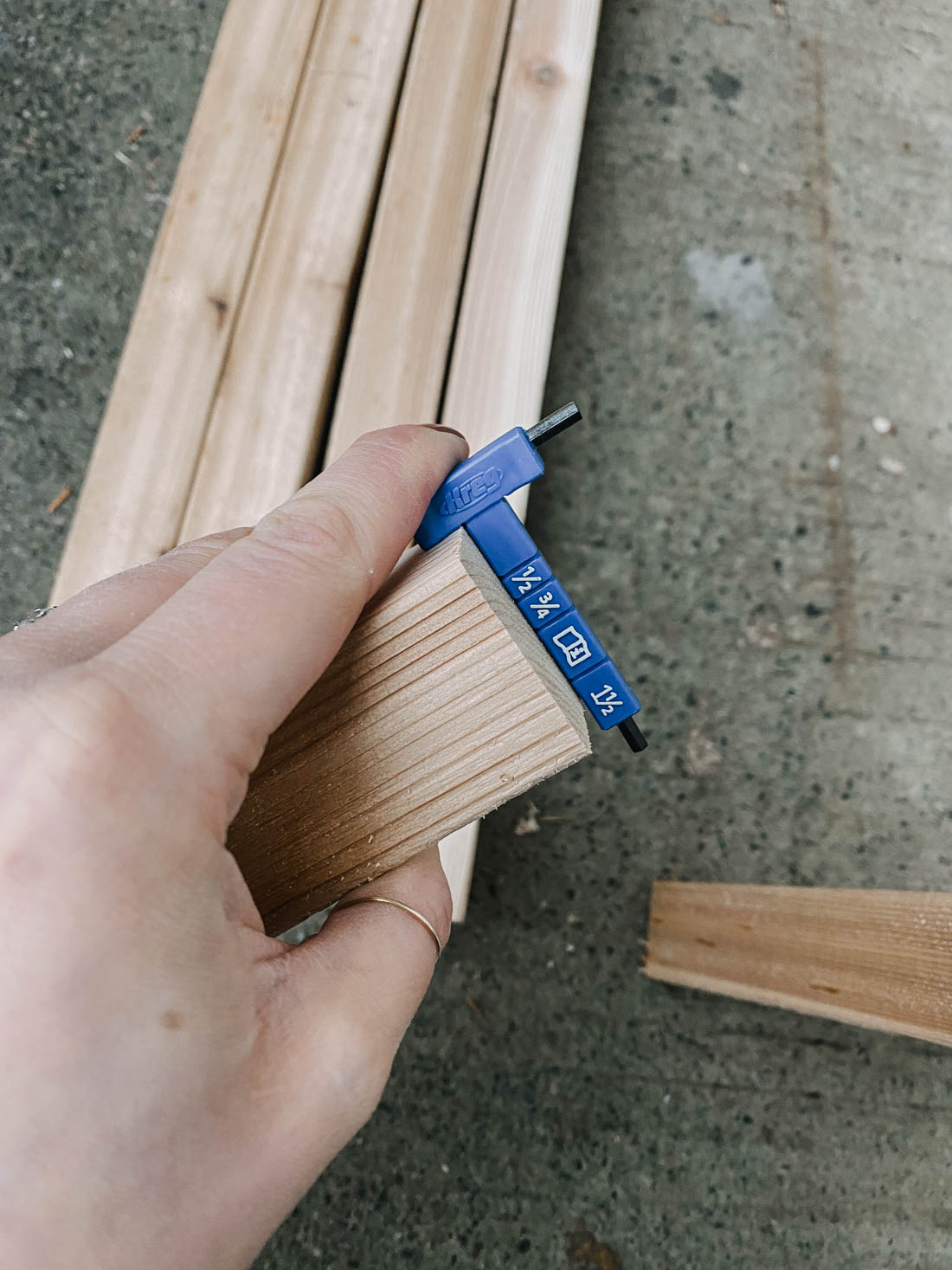 How to use pocket holes to DIY a blanket ladder