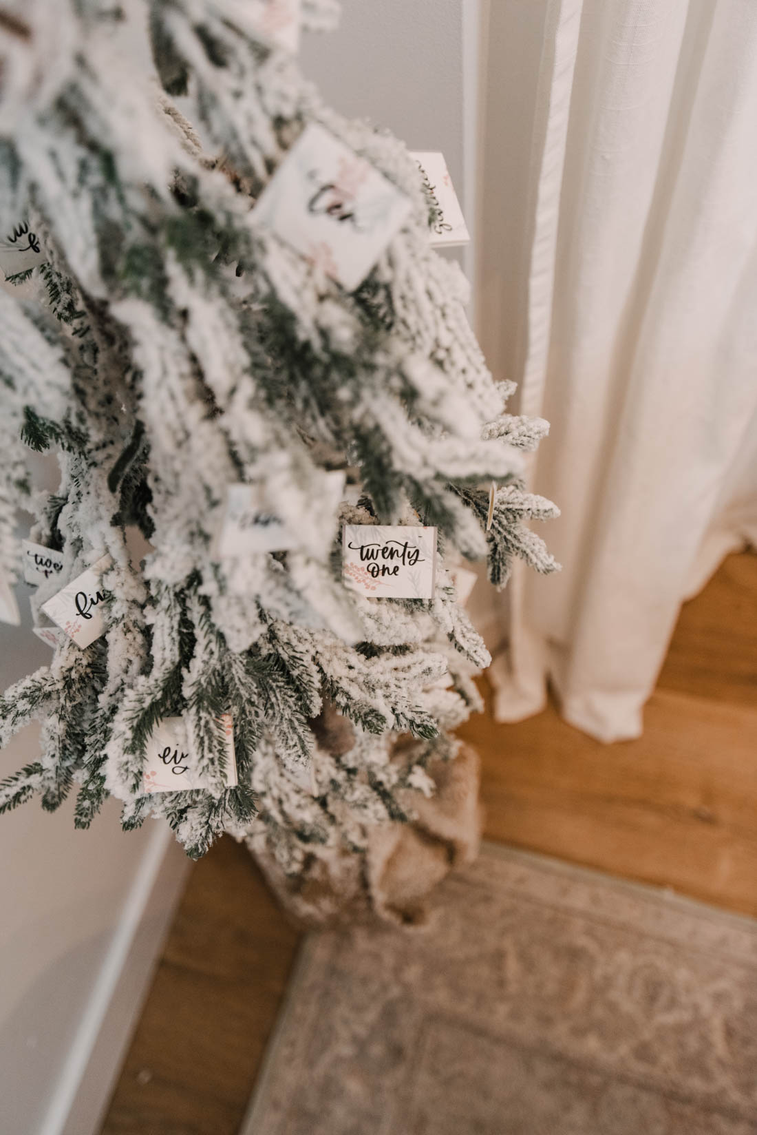 Simple Advent Tree Idea with free printable envelopes!