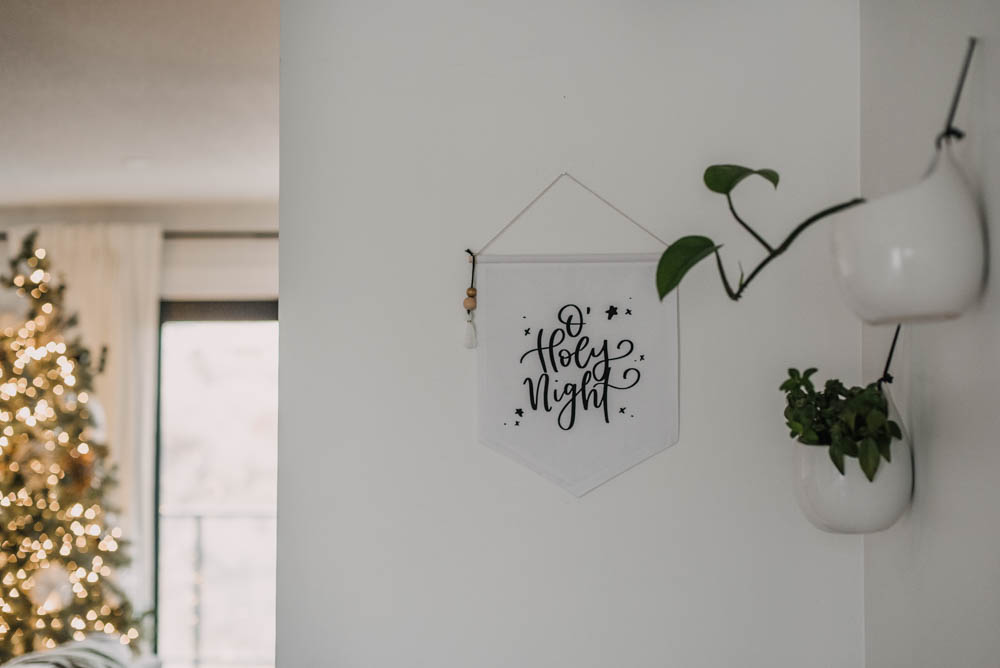 O holy night pennant decor