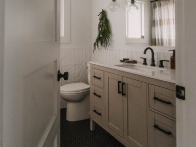Simple holiday bathroom decor