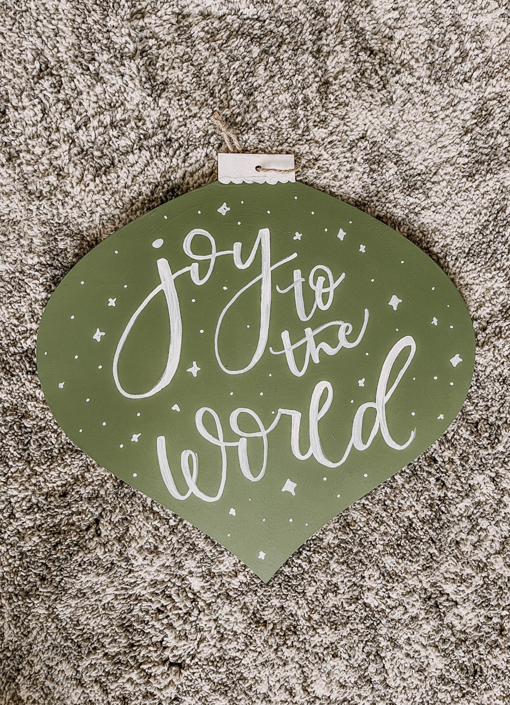 DIY Hand Lettered Holiday Sign