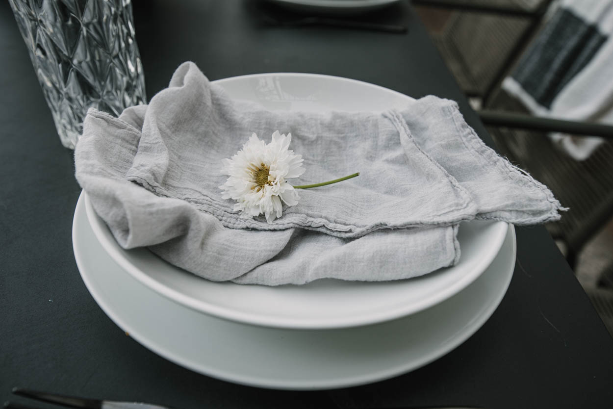 Outdoor tablescape formula