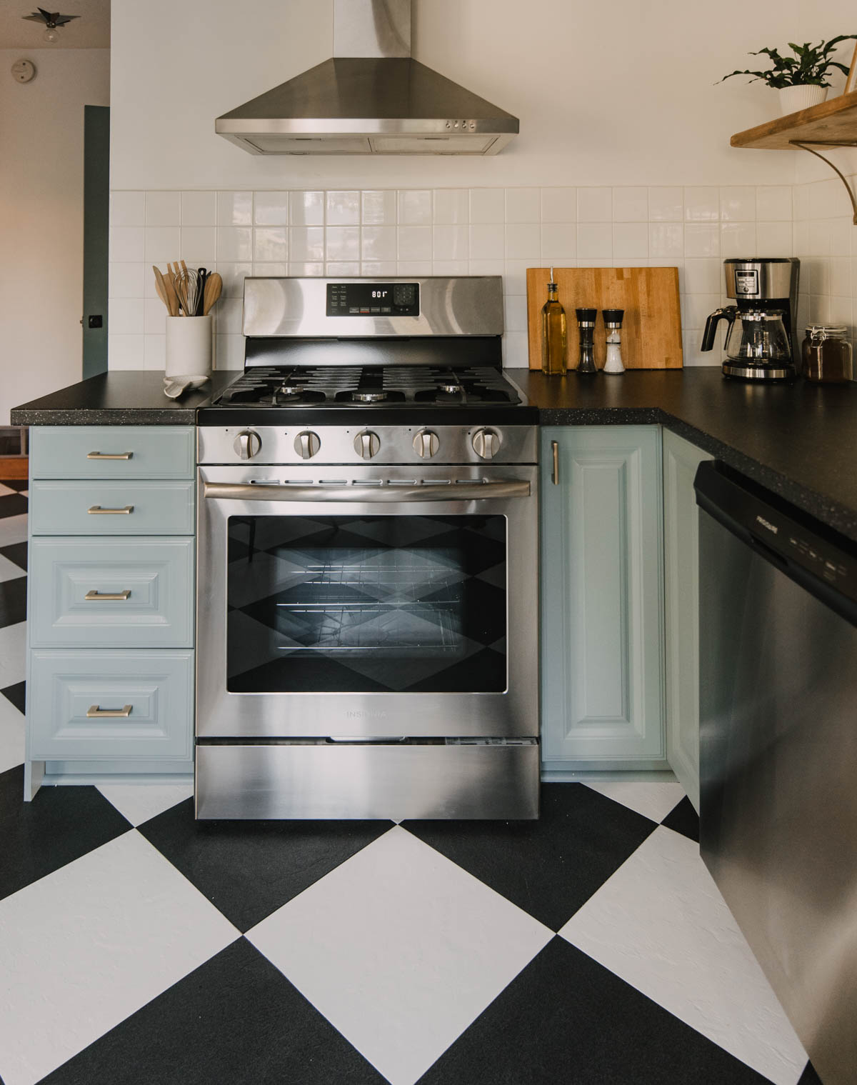 Checkered and blue kitchen makeover