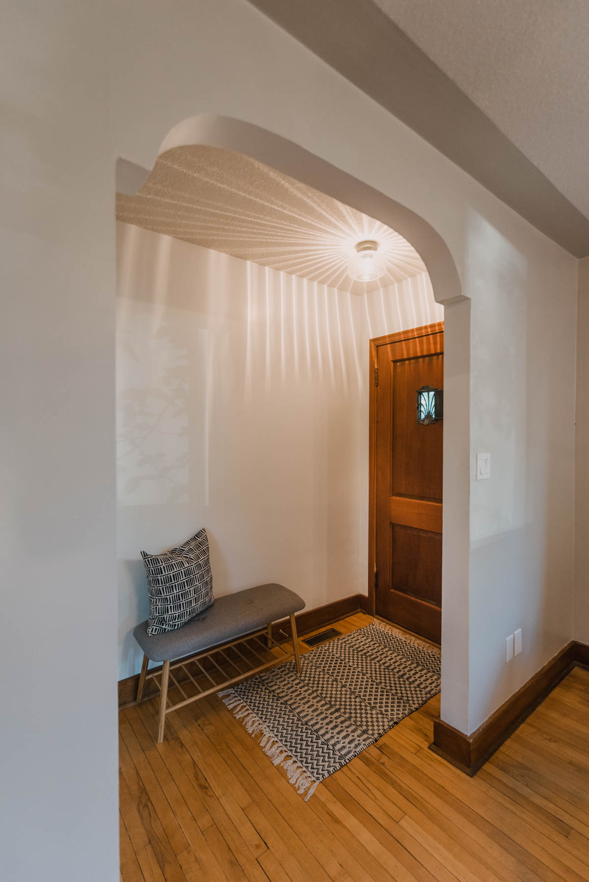 Classic small entryway ideas