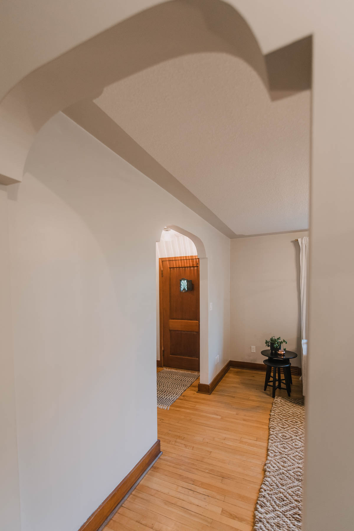 Ceiling detail and arches in a 1945 living room makeover