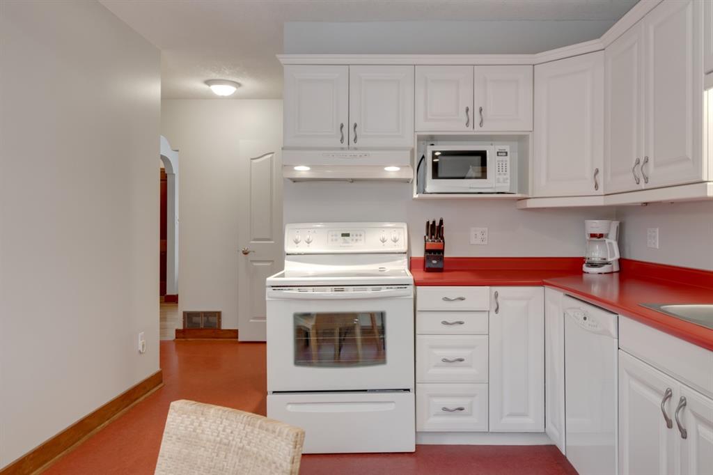Eat in kitchen before photos