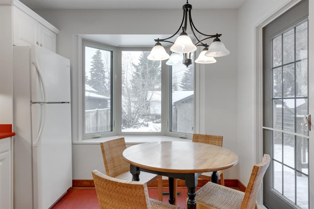 Eat in kitchen before photos