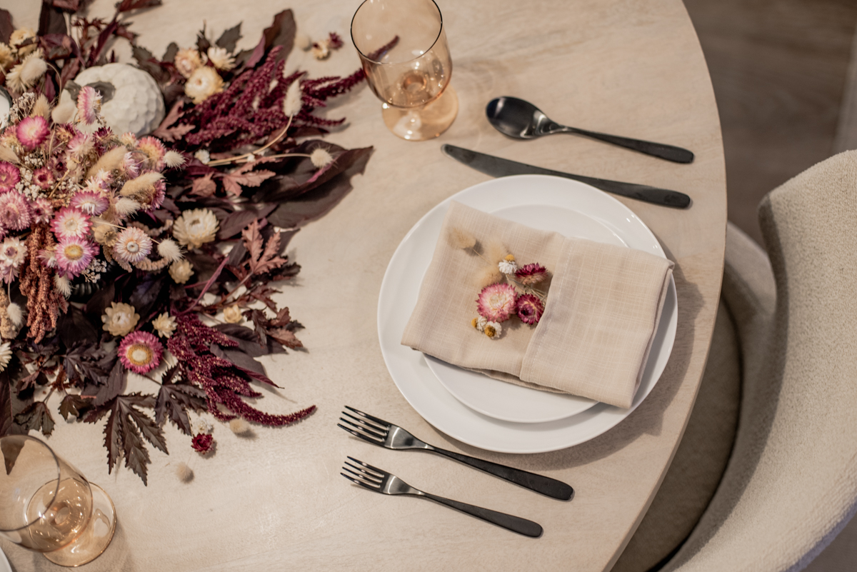 Fall Table Setting with dried straw flowers