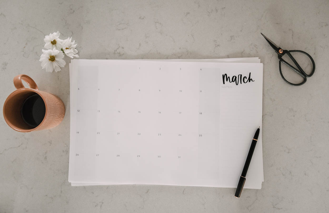 oversized calendar for family calendar planning- free printable calendar