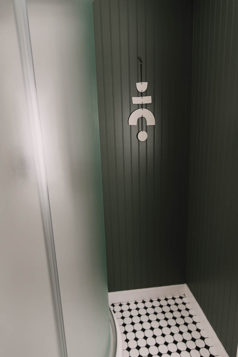 DIY Bathroom art ideas- hanging clay accent