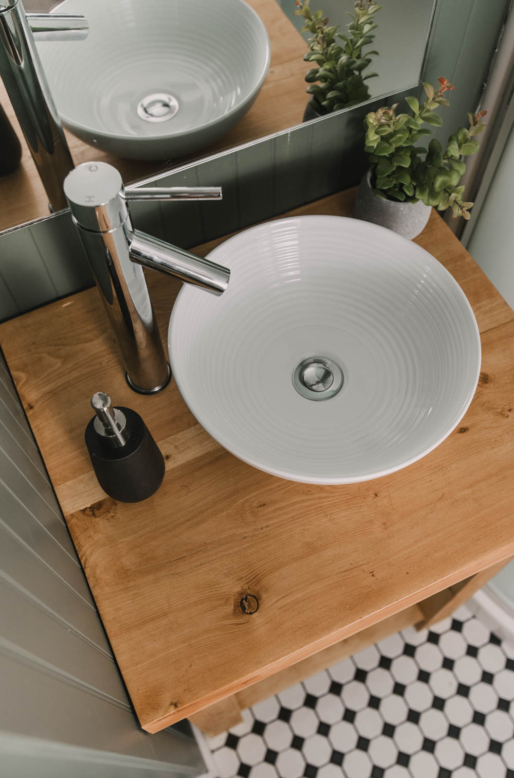 DIY wood vanity in a small bathroom makeover