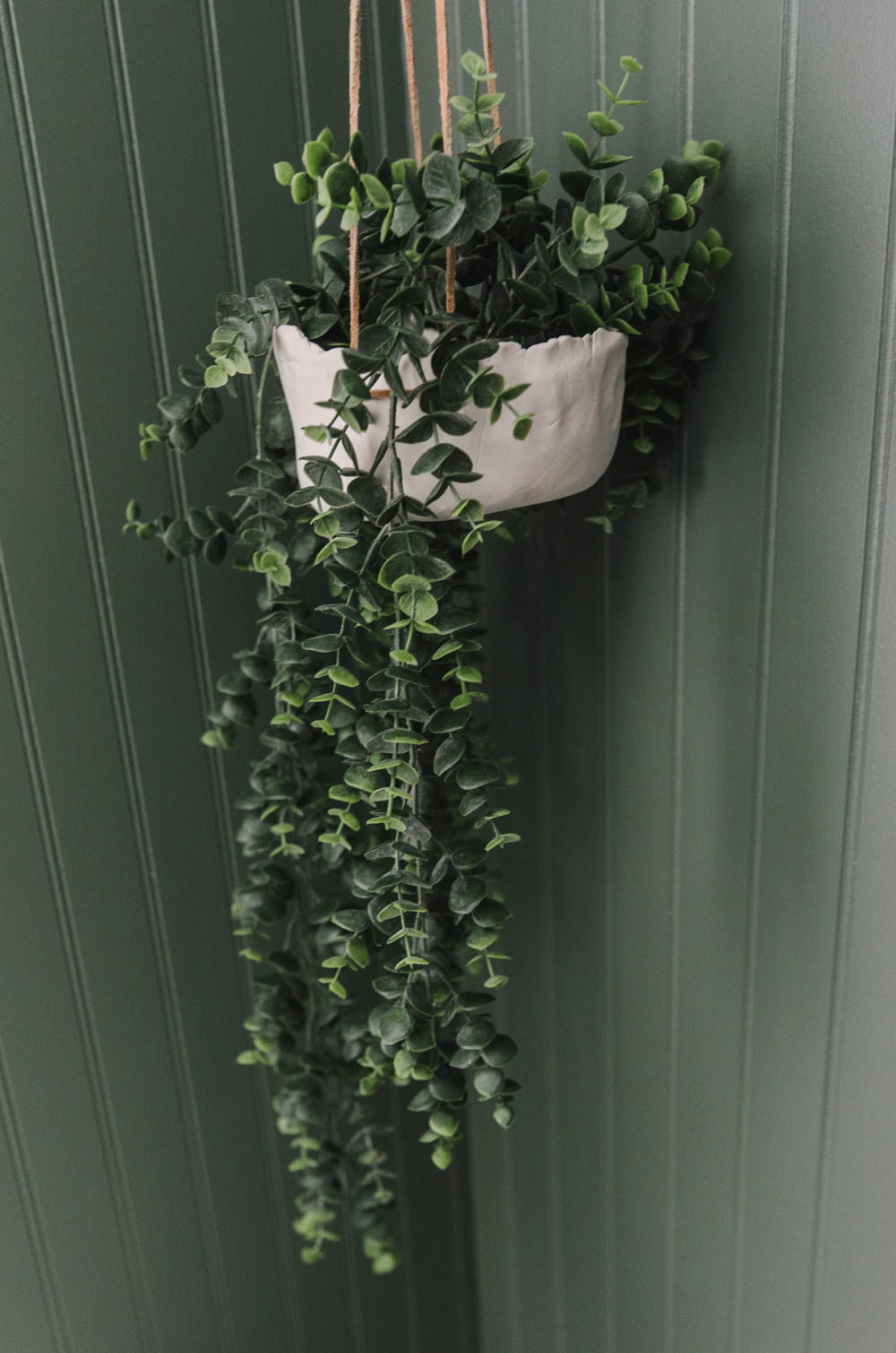 DIY hanging planter out of oven bake clay for a neutral but textured bathroom accent