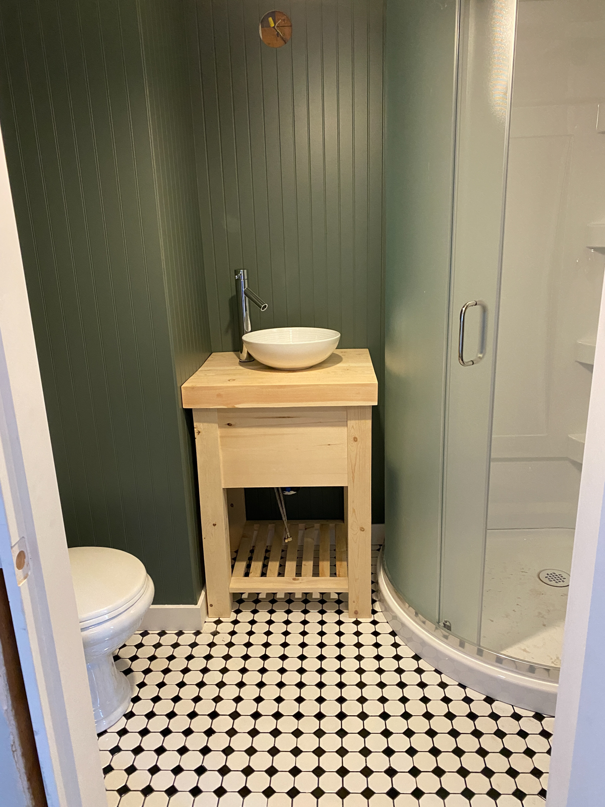 DIY wood vanity in a small bathroom makeover