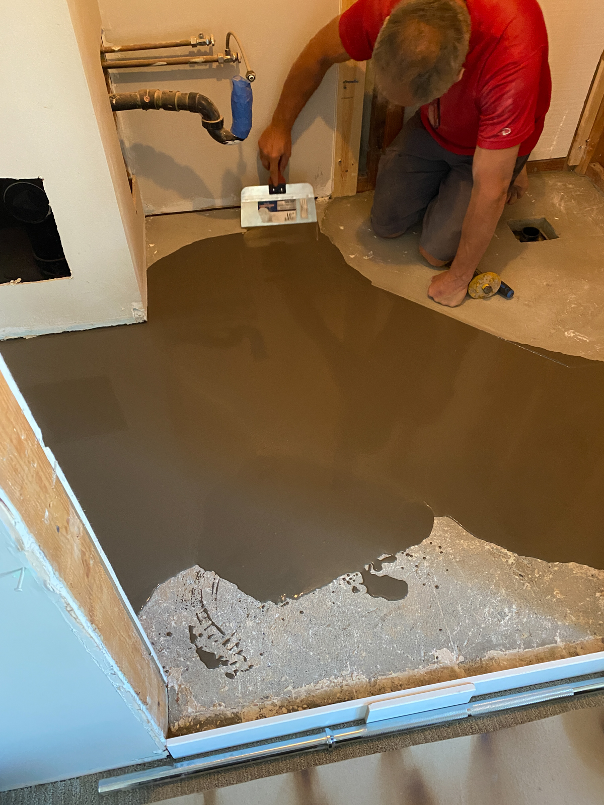 Levelling a basement floor before tile
